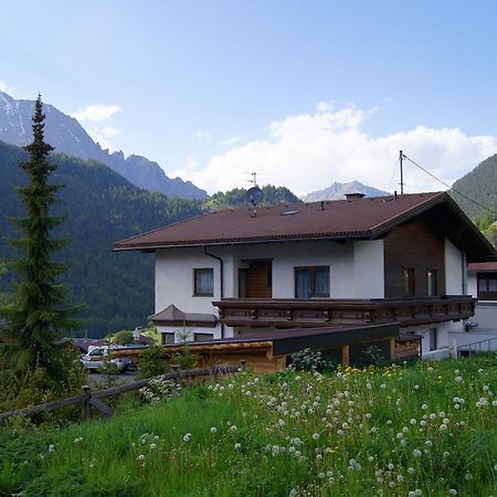 Ferienhaus Peter Spoettl ナウダース エクステリア 写真